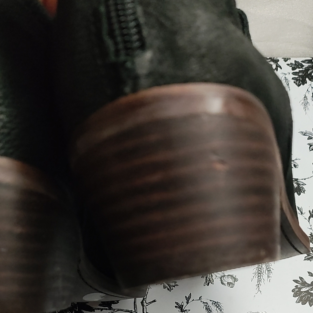 Lucky Brand Black Ankle Boots with Chelsea Style - Picture 11 of 11
